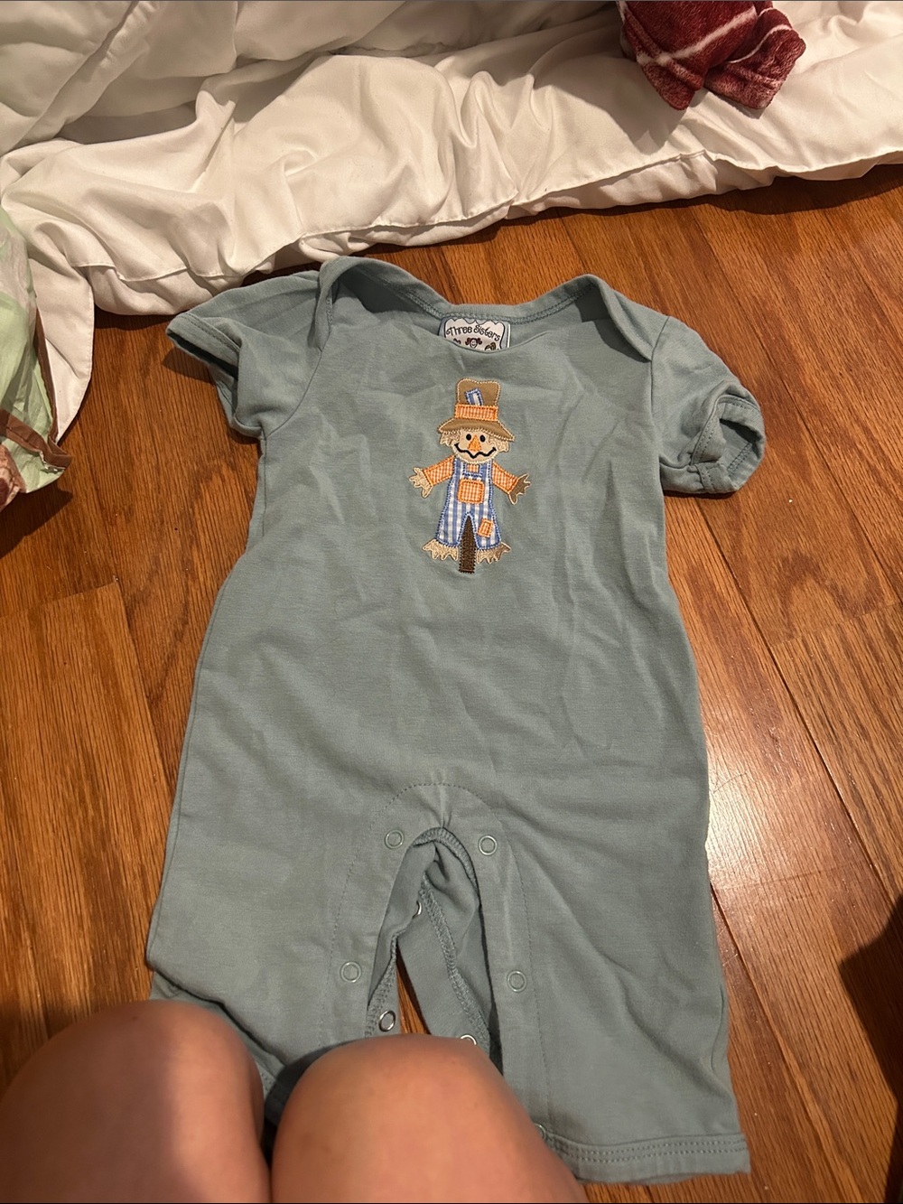 Short-Sleeve Baby One-Piece Footie in Sage with Scarecrow Applique